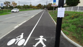 Bande cyclable, route de Rennes